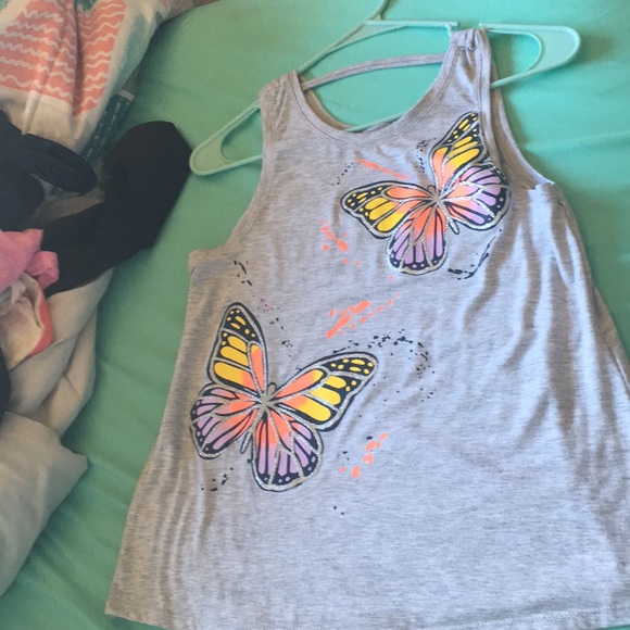 A gray colorful butterfly shirt!! - Picture 1 of 2